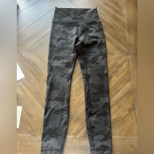 Camo lululemon leggings, size 4, 25 inch, in very good condition